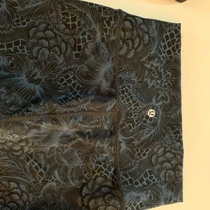 Lululemon leggings NWOT 6